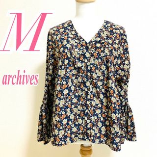 アルシーヴ(archives)のアルシーブ　ブラウス　M　ネイビー　オレンジ　ベージュ　花柄　きれいめ　ポリ(シャツ/ブラウス(長袖/七分))