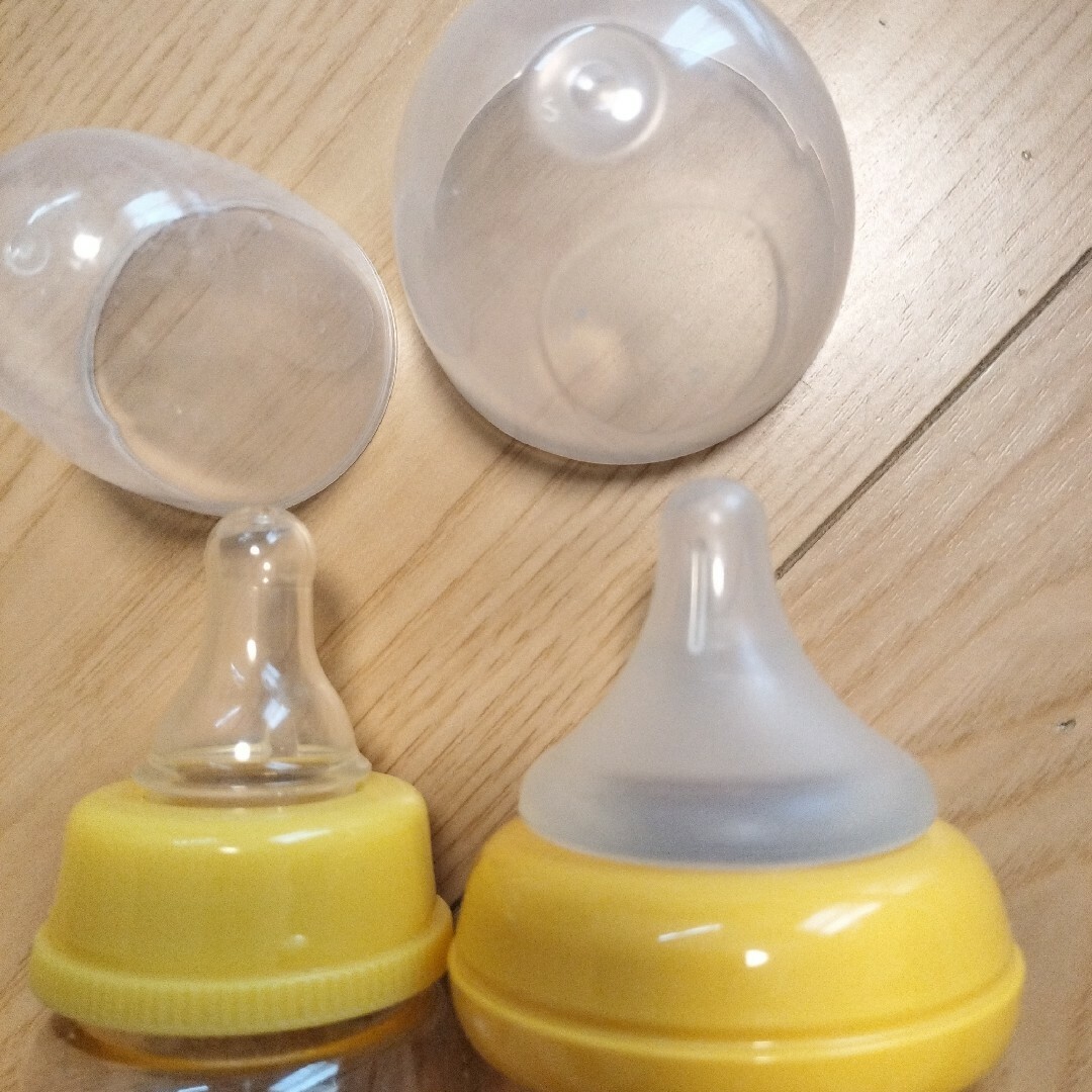 哺乳瓶　2本セット　おまけつき キッズ/ベビー/マタニティの授乳/お食事用品(哺乳ビン)の商品写真