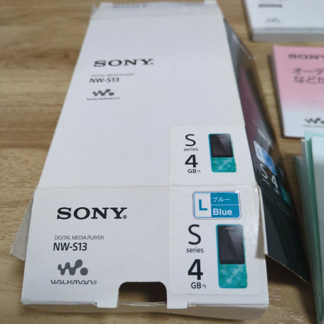 WALKMAN(ウォークマン)のSONY  ウォークマン Sシリーズ NW-S13(L)　録音用ケーブル付 スマホ/家電/カメラのオーディオ機器(ポータブルプレーヤー)の商品写真