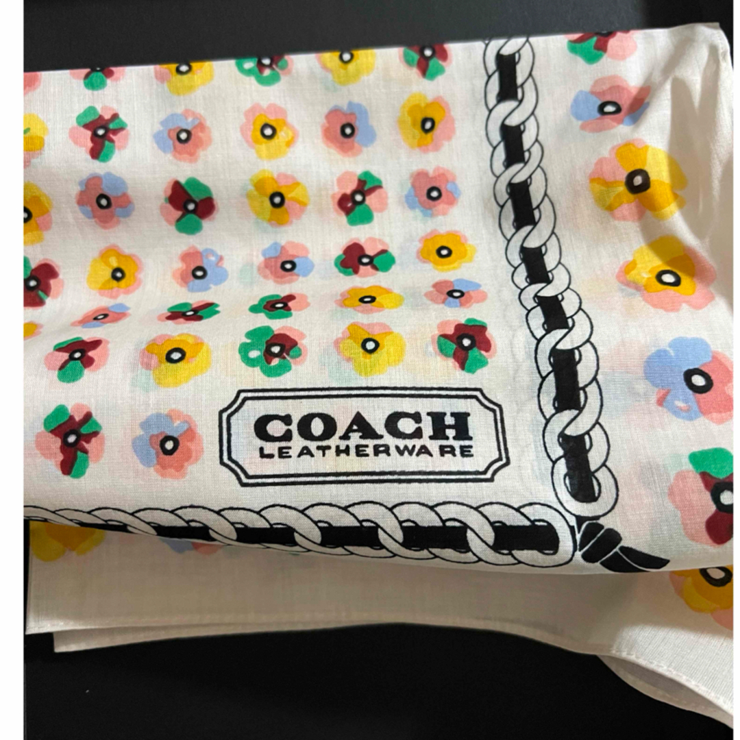 COACH(コーチ)のCOACH コーチ　スカーフ　バンダナ　箱付き　花柄　ボタニカル　綿100% レディースのファッション小物(バンダナ/スカーフ)の商品写真