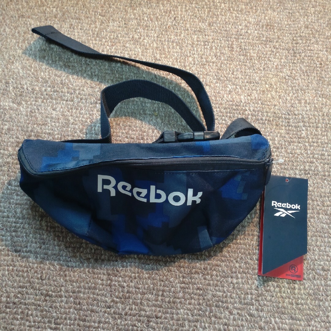 Reebok(リーボック)のリーボック　ウェストポーチ メンズのバッグ(ウエストポーチ)の商品写真