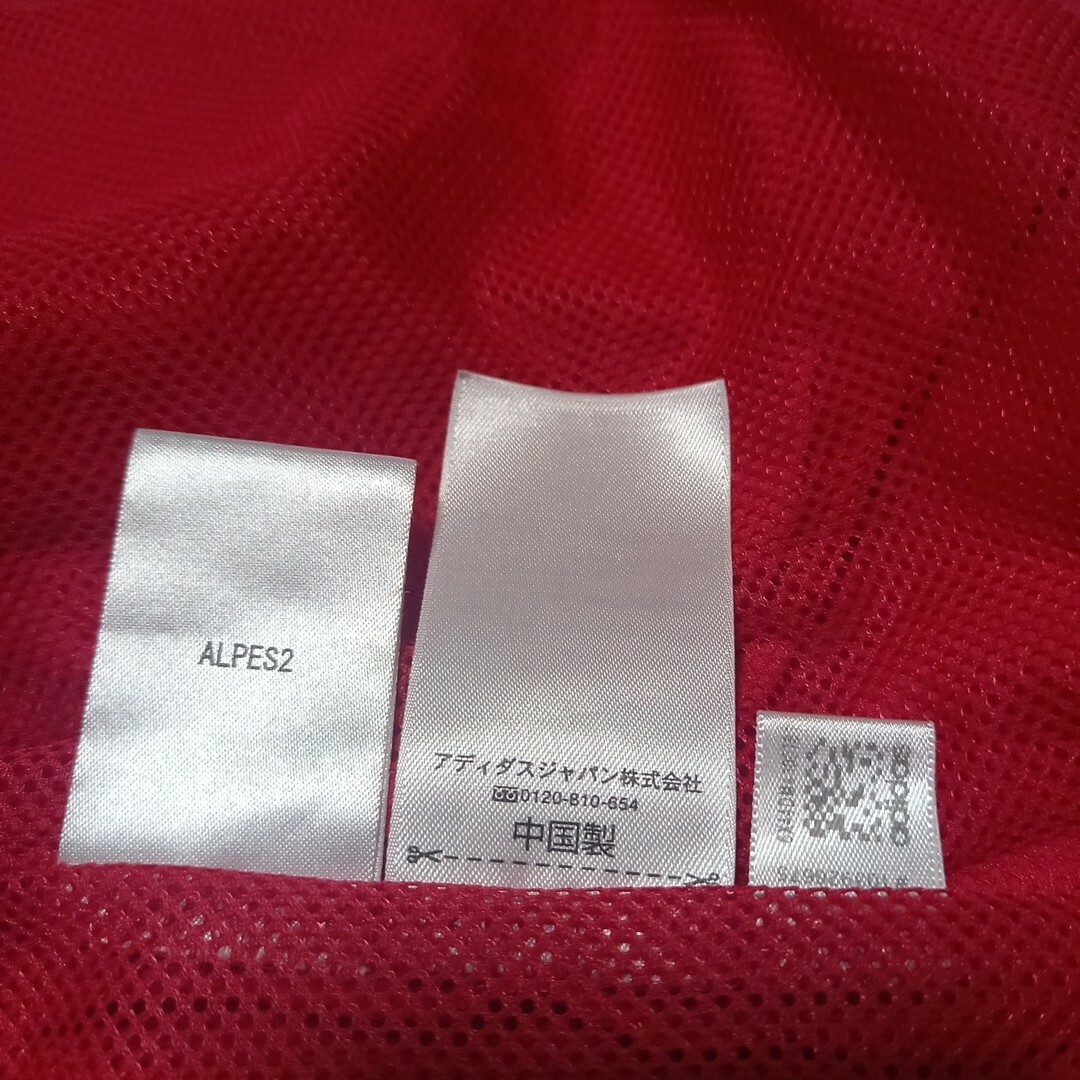 adidas(アディダス)のAdidasウインドブレーカー赤金刺繍プリントストライプM新品未使用 メンズのジャケット/アウター(ナイロンジャケット)の商品写真