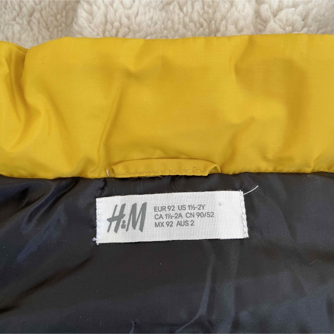 H&M(エイチアンドエム)のH&M ベスト キッズ/ベビー/マタニティのキッズ服男の子用(90cm~)(ジャケット/上着)の商品写真