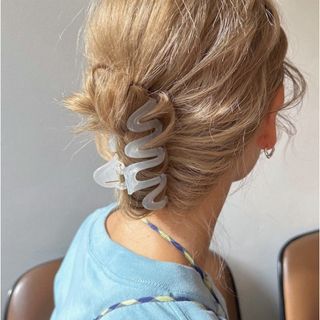 波型　ヘアクリップ　ウェーブヘアクリップ(バレッタ/ヘアクリップ)