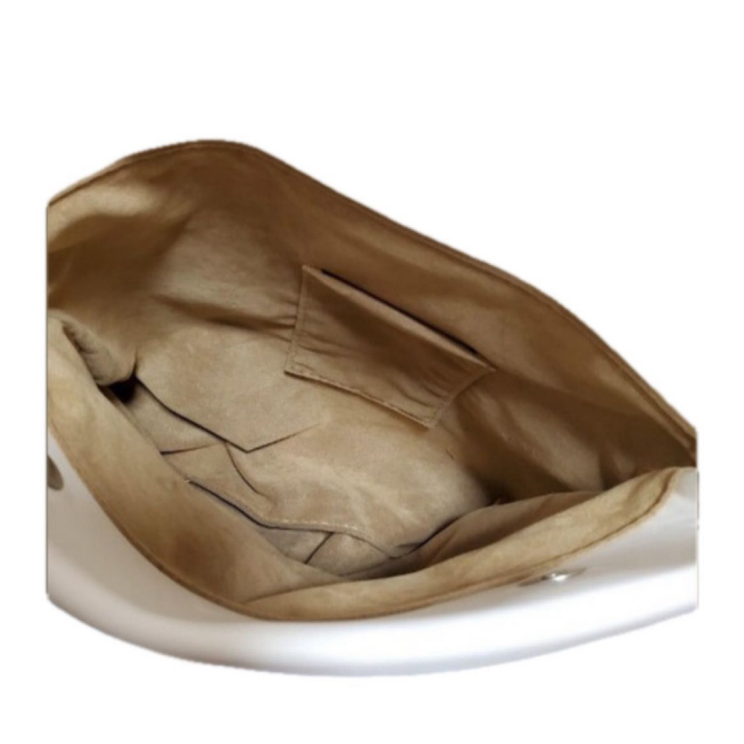 【新品・未使用】ショルダーバッグ/BIG安全ピンデザインが可愛い/白　訳あり レディースのバッグ(ショルダーバッグ)の商品写真