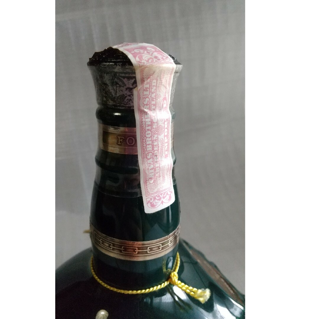 ロイヤルサルート(ロイヤルサルート)のロイヤルサルート（Royal Salute )　古酒  新品 陶器ボトル　緑 食品/飲料/酒の酒(ウイスキー)の商品写真