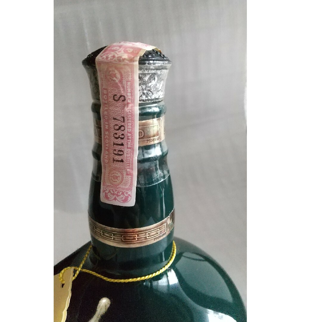 ロイヤルサルート(ロイヤルサルート)のロイヤルサルート（Royal Salute )　古酒  新品 陶器ボトル　緑 食品/飲料/酒の酒(ウイスキー)の商品写真