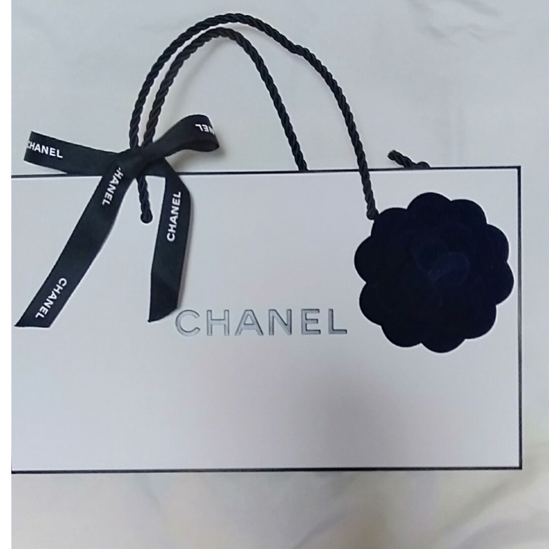 CHANEL(シャネル)の「カメリア⑨」シャネルカメリア、リボン🎀付き エンタメ/ホビーのコレクション(ノベルティグッズ)の商品写真