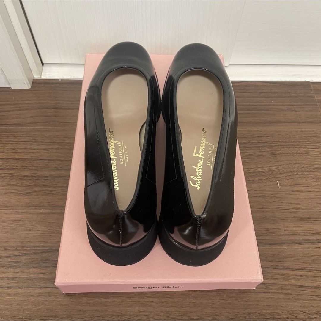 Salvatore Ferragamo(サルヴァトーレフェラガモ)の美品 Ferragamo フェラガモ パンプス 7 レディースの靴/シューズ(ハイヒール/パンプス)の商品写真