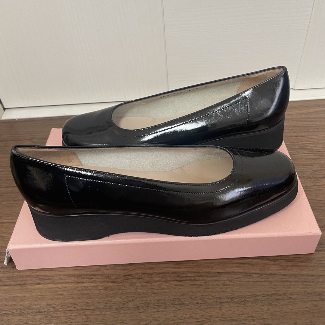 Salvatore Ferragamo(サルヴァトーレフェラガモ)の美品 Ferragamo フェラガモ パンプス 7 レディースの靴/シューズ(ハイヒール/パンプス)の商品写真