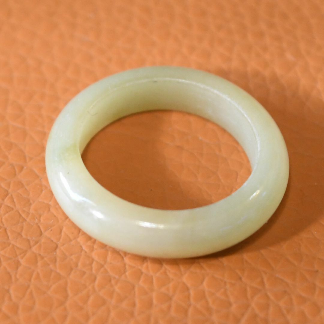J1184　ヒスイ　翡翠　リング　指輪　15.5号　ミャンマー　ジェイド レディースのアクセサリー(リング(指輪))の商品写真