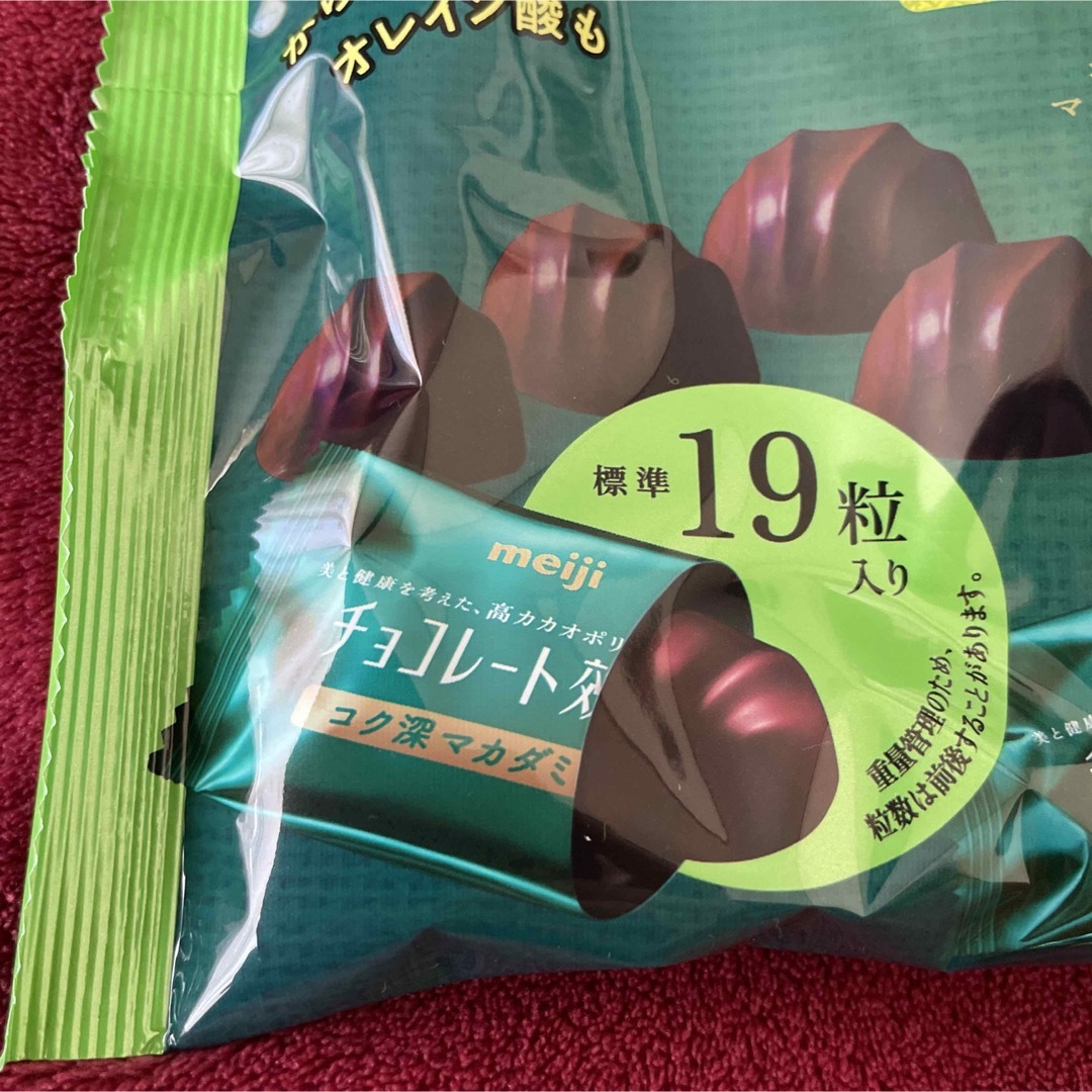 明治(メイジ)の明治 チョコレート効果 カカオ７２％ コク深マカダミア　大袋 133g 3袋 食品/飲料/酒の食品(菓子/デザート)の商品写真