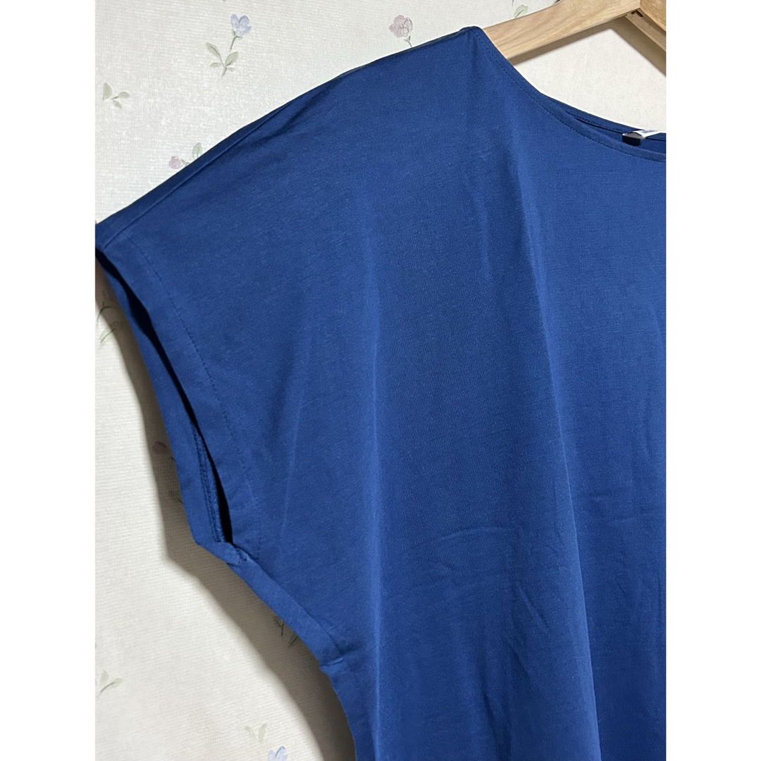UNIQLO(ユニクロ)のユニクロ　トップス　青　ブルー レディースのトップス(カットソー(半袖/袖なし))の商品写真