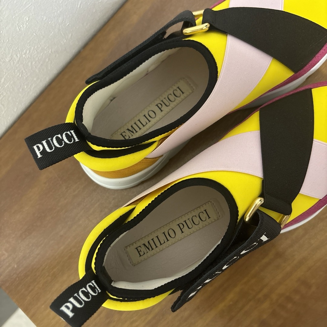 EMILIO PUCCI(エミリオプッチ)のEMILIO PUCCI（エミリオ・プッチ）　イエローマルチロゴ　スニーカー レディースの靴/シューズ(スニーカー)の商品写真