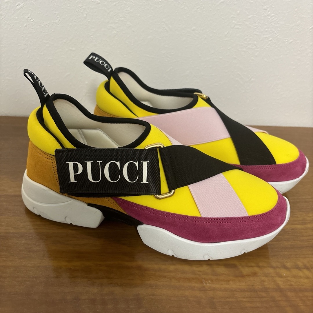 EMILIO PUCCI(エミリオプッチ)のEMILIO PUCCI（エミリオ・プッチ）　イエローマルチロゴ　スニーカー レディースの靴/シューズ(スニーカー)の商品写真