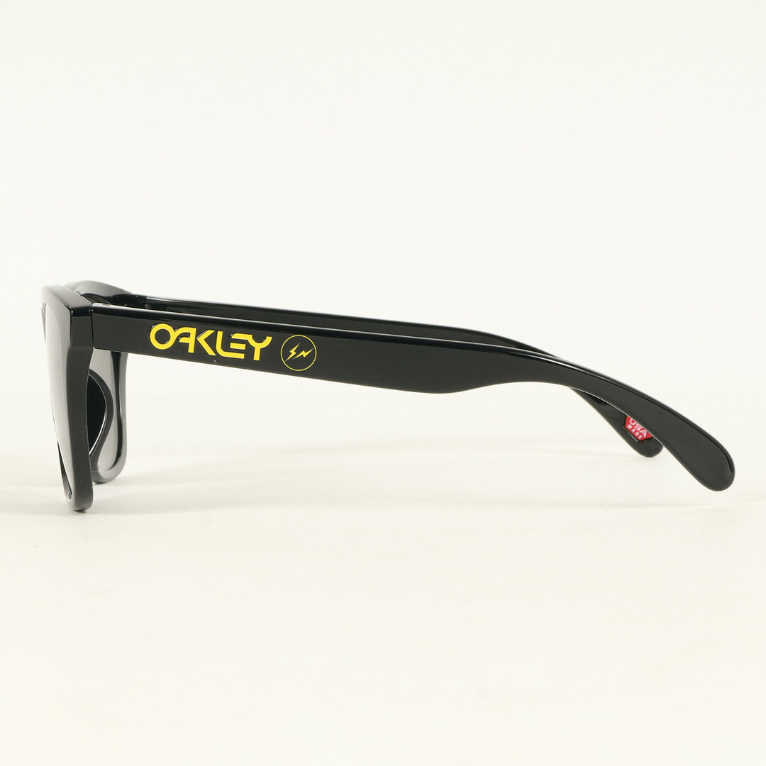 Oakley(オークリー)のOAKLEY オークリー サングラス 23SS fragment design フラグメント プリズムレンズ フロッグスキン サングラス Frogskins ブラックフレーム プリズムグレーレンズ 54□16-138 コラボ 眼鏡 【メンズ】 メンズのファッション小物(サングラス/メガネ)の商品写真