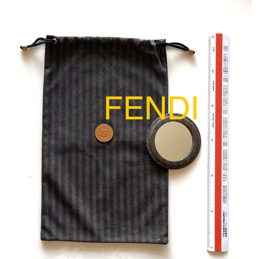 FENDI(フェンディ)のFENDI   ファッション 小物 2点セット　茶巾袋　鏡 レディースのファッション小物(ミラー)の商品写真