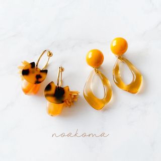 noakoma＊yellow - cat & acryl hoopイヤリング2点(イヤリング)