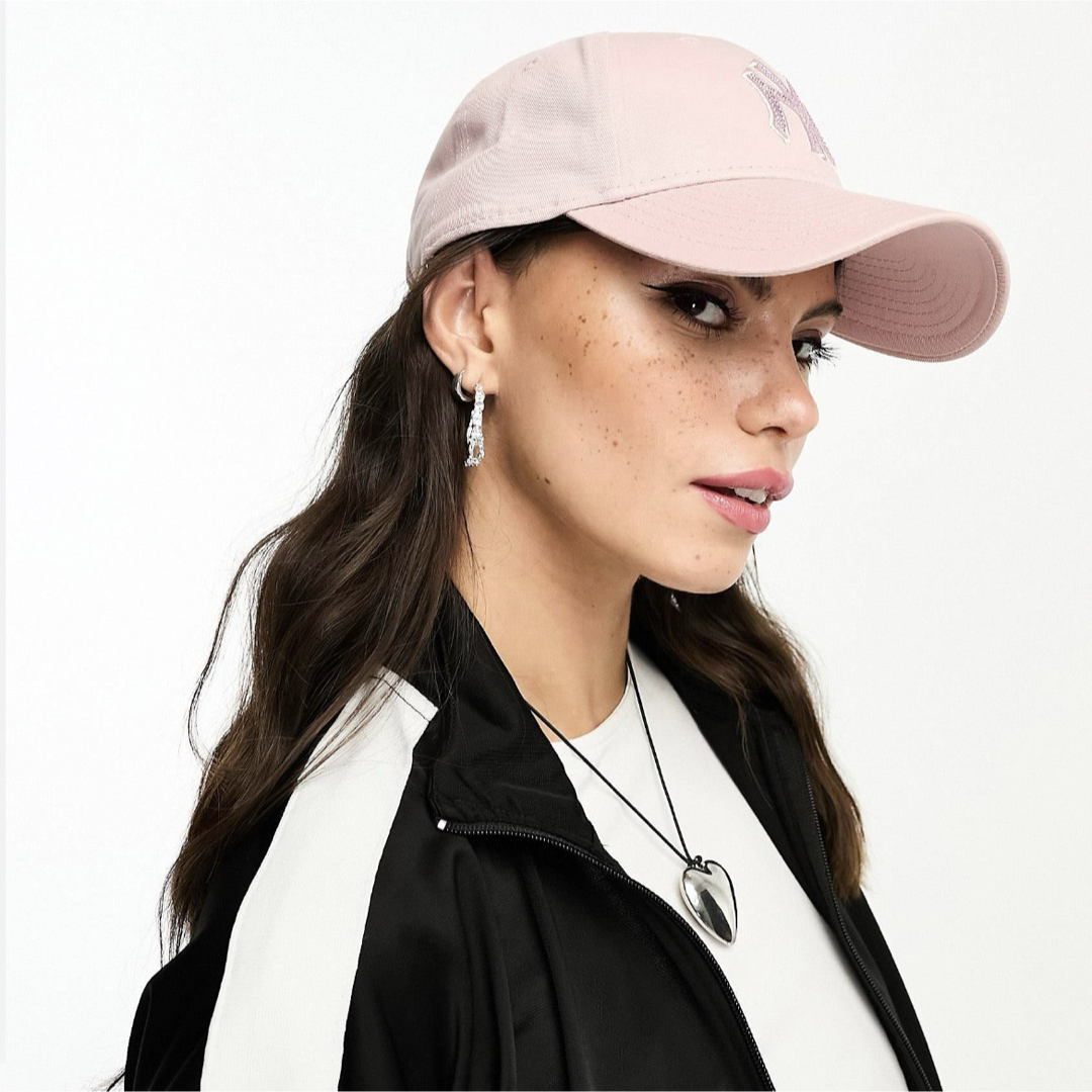 NEW ERA(ニューエラー)のニューエラ キャップ レディース 9FORTY 帽子 NY キラキラ ピンク レディースの帽子(キャップ)の商品写真