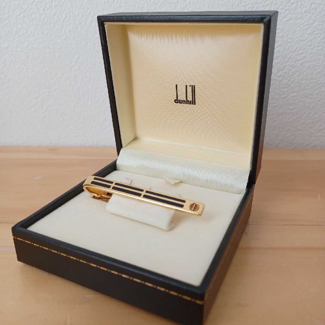 Dunhill(ダンヒル)の【中古】ダンヒル　ネクタイピン　ゴールド×ブラック メンズのファッション小物(ネクタイピン)の商品写真