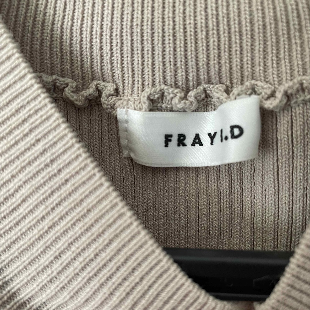 FRAY I.D(フレイアイディー)のFRAY.ID フリル袖ニット レディースのトップス(シャツ/ブラウス(半袖/袖なし))の商品写真