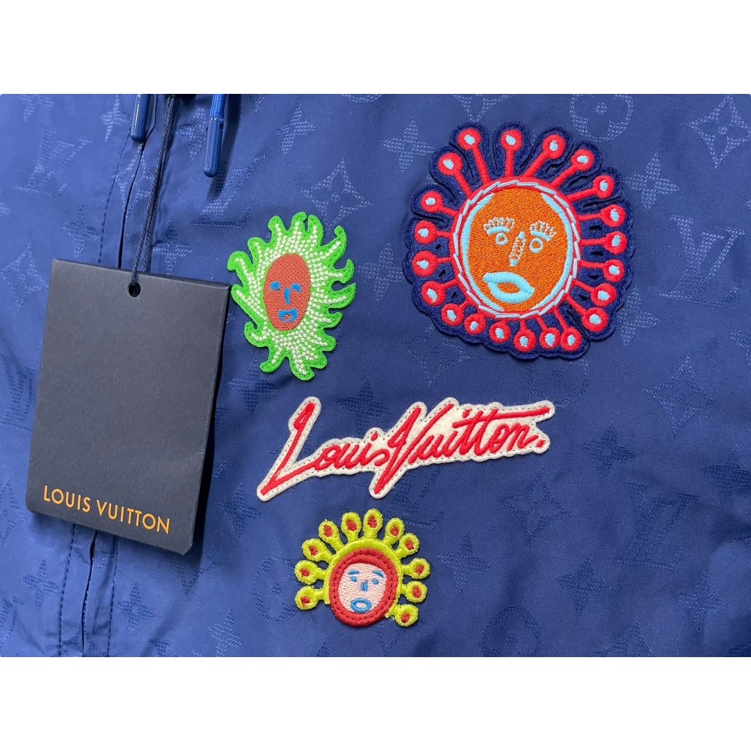 LOUIS VUITTON(ルイヴィトン)の新品同様品 LOUIS VUITTON ルイヴィトン 草間彌生 モノグラム ジャケット ウインドブレーカー サイズ48 ブルー 中古 60528 レディースのジャケット/アウター(その他)の商品写真