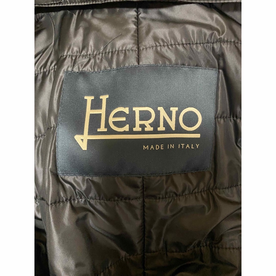 HERNO(ヘルノ)のヘルノ　HERNO 中綿入りチェスターコート　サイズM 46 ブラック メンズのジャケット/アウター(チェスターコート)の商品写真