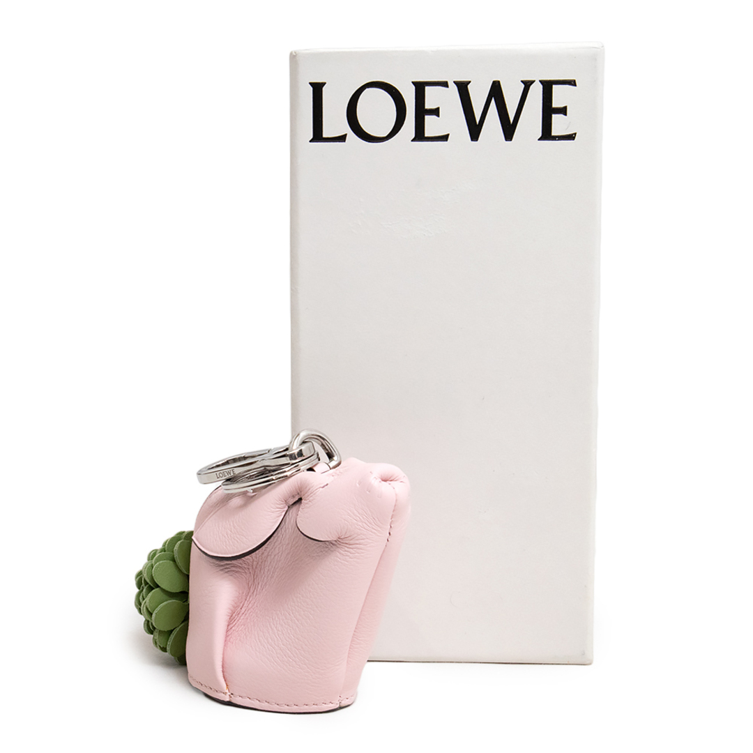 LOEWE(ロエベ)のロエベ バニー うさぎ ラビット フラワー キーホルダー キーリング バッグチャーム コインケース 小銭入れ 財布 カーフスキン レザー アイシーピンク シルバー金具 C623T40X01 LOEWE（未使用　展示品） レディースのファッション小物(コインケース)の商品写真