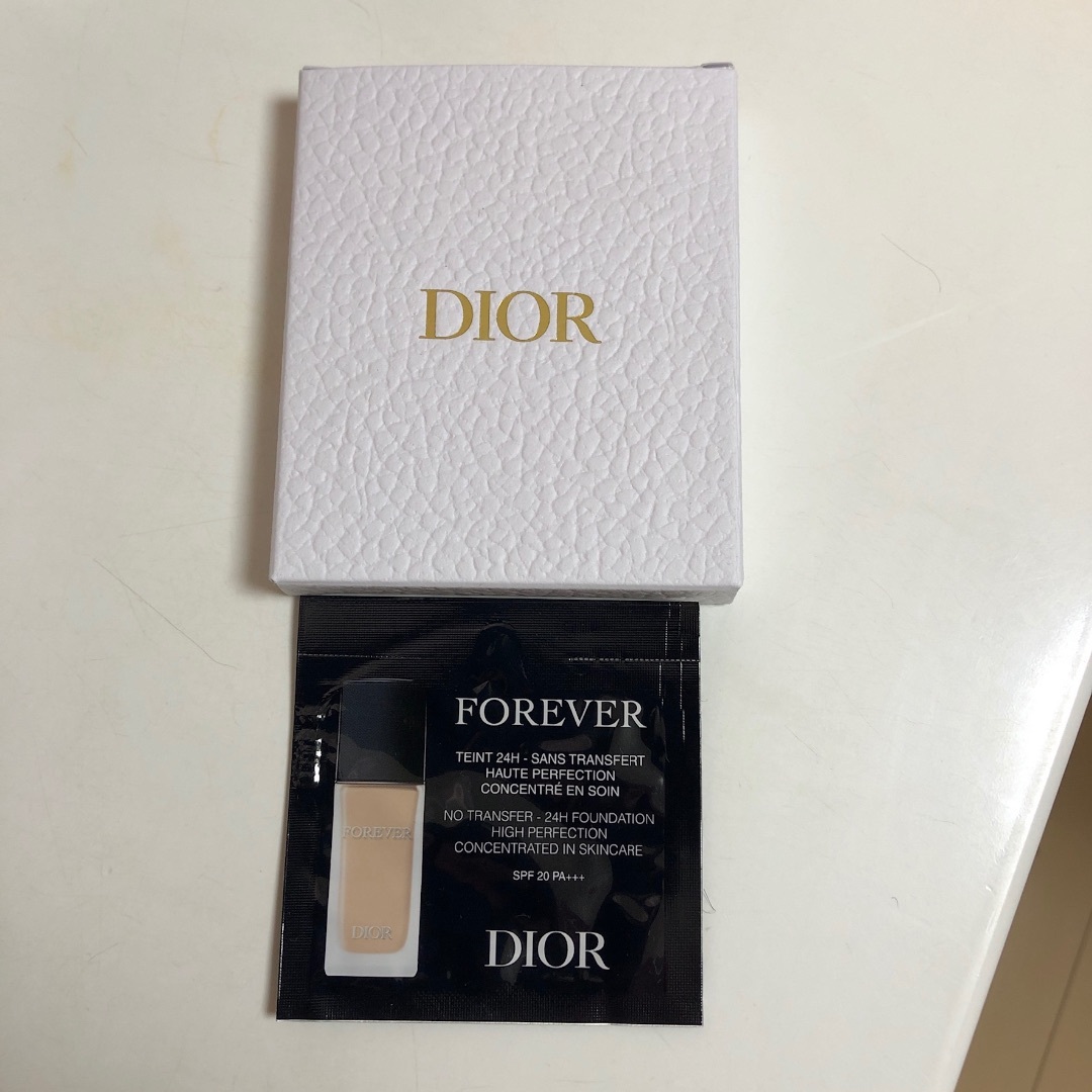 Dior(ディオール)のディオールDior ブレスレット　リキッドファンデーションお試し コスメ/美容のベースメイク/化粧品(ファンデーション)の商品写真