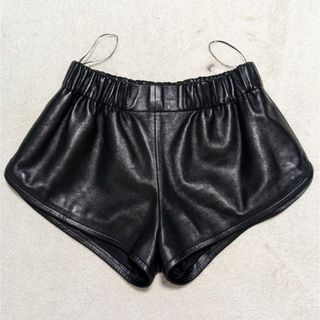 サンローラン(Saint Laurent)のサンローラン　ショートパンツ　レザー ショートパンツ(ショートパンツ)