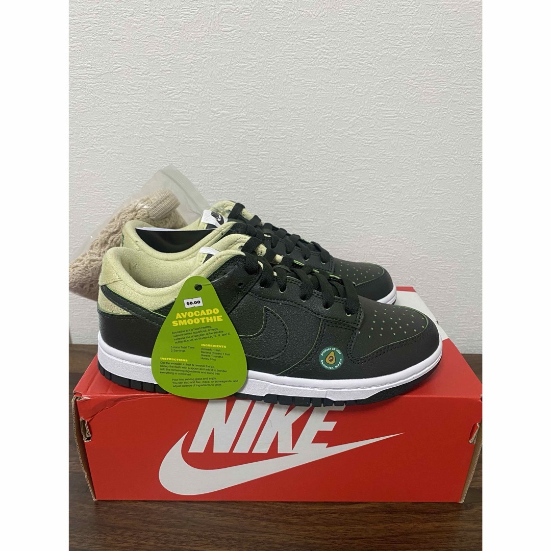 NIKE(ナイキ)のNIKE WMNS Dunk Low Avocado レディースの靴/シューズ(スニーカー)の商品写真