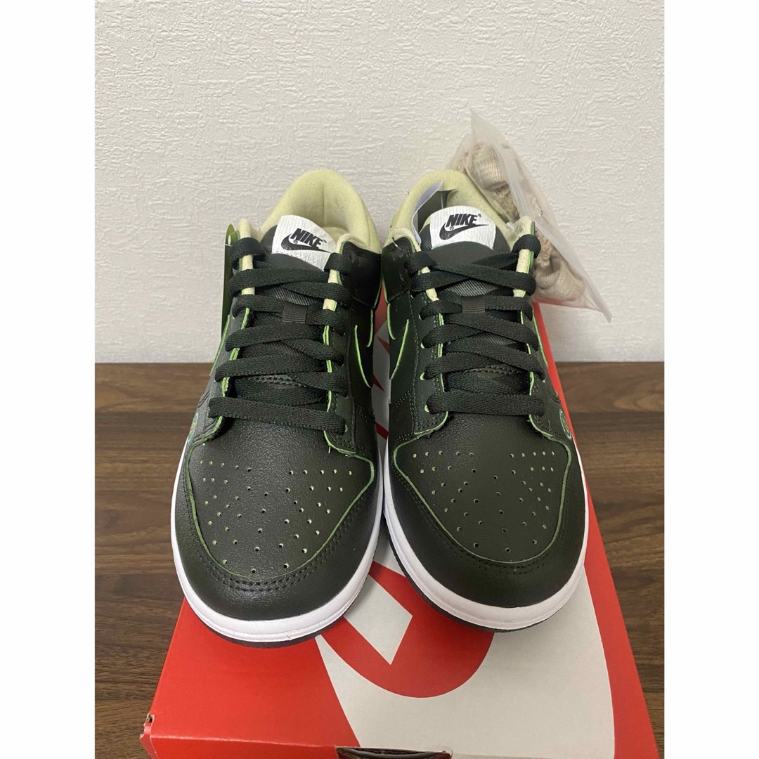 NIKE(ナイキ)のNIKE WMNS Dunk Low Avocado レディースの靴/シューズ(スニーカー)の商品写真