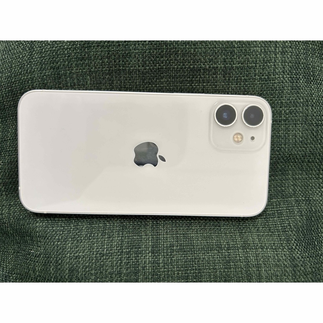 iPhone(アイフォーン)のアップル iPhone12 mini 128GB ホワイト au 中古品 スマホ/家電/カメラのスマートフォン/携帯電話(スマートフォン本体)の商品写真