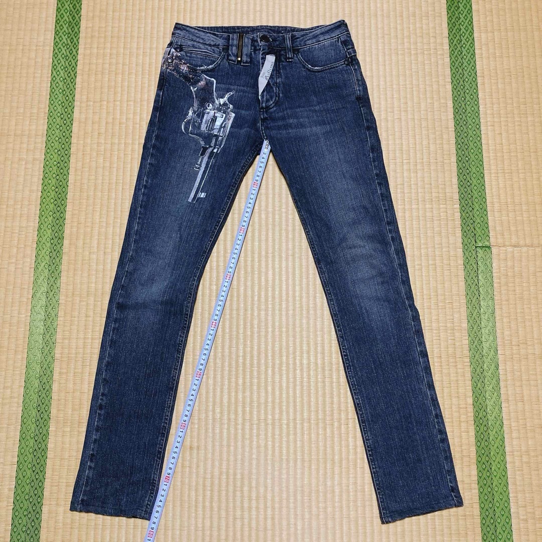 John Galliano(ジョンガリアーノ)の美品！　ジョンガリアーノ　拳銃デザインスキニーデニム　サイズ46 メンズのパンツ(デニム/ジーンズ)の商品写真