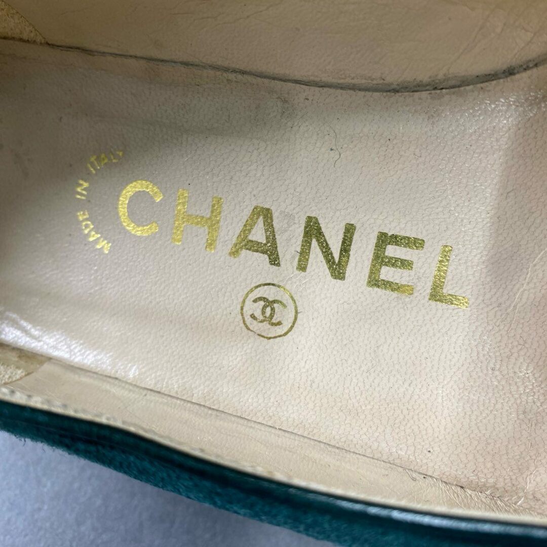 CHANEL(シャネル)の2b24 イタリア製 CHANEL シャネル フラットパンプス フラットシューズ 34 1/2 グリーン スエード ココマーク レディース 靴 女性用 レディースの靴/シューズ(ハイヒール/パンプス)の商品写真