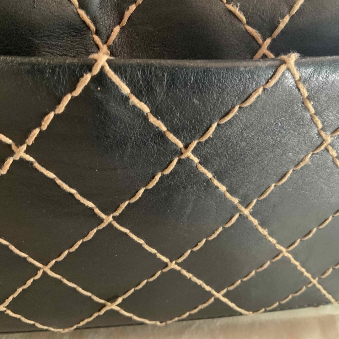 CHANEL(シャネル)のシャネルワイルドステッチミニボストン　トートバッグ　黒皮バッグ　おしゃれ上級者 レディースのバッグ(ボストンバッグ)の商品写真