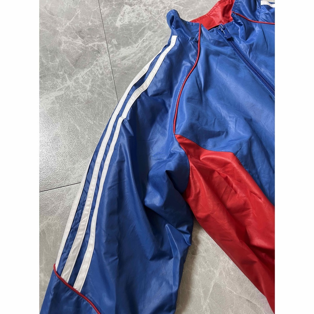 adidas(アディダス)のadidas厚手ウインドブレーカー150 キッズ/ベビー/マタニティのキッズ服男の子用(90cm~)(ジャケット/上着)の商品写真