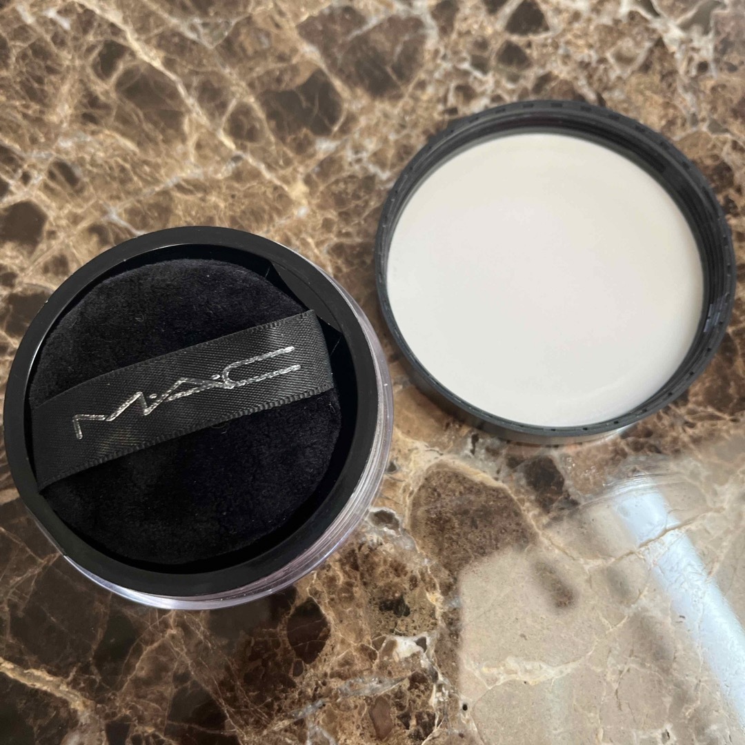 MAC(マック)のスタジオフィックスプロセットブラールースパウダー　ラベンダー コスメ/美容のベースメイク/化粧品(フェイスパウダー)の商品写真