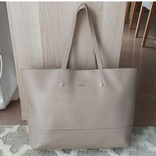 フルラ(Furla)の【FURLA】トートバック A4収納可 ベージュ(トートバッグ)