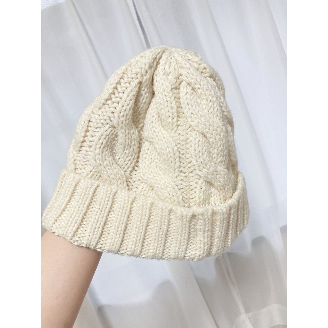 ケーブル編みニット帽 レディース春秋冬 ウール 防寒 白ホワイト  レディースの帽子(ニット帽/ビーニー)の商品写真