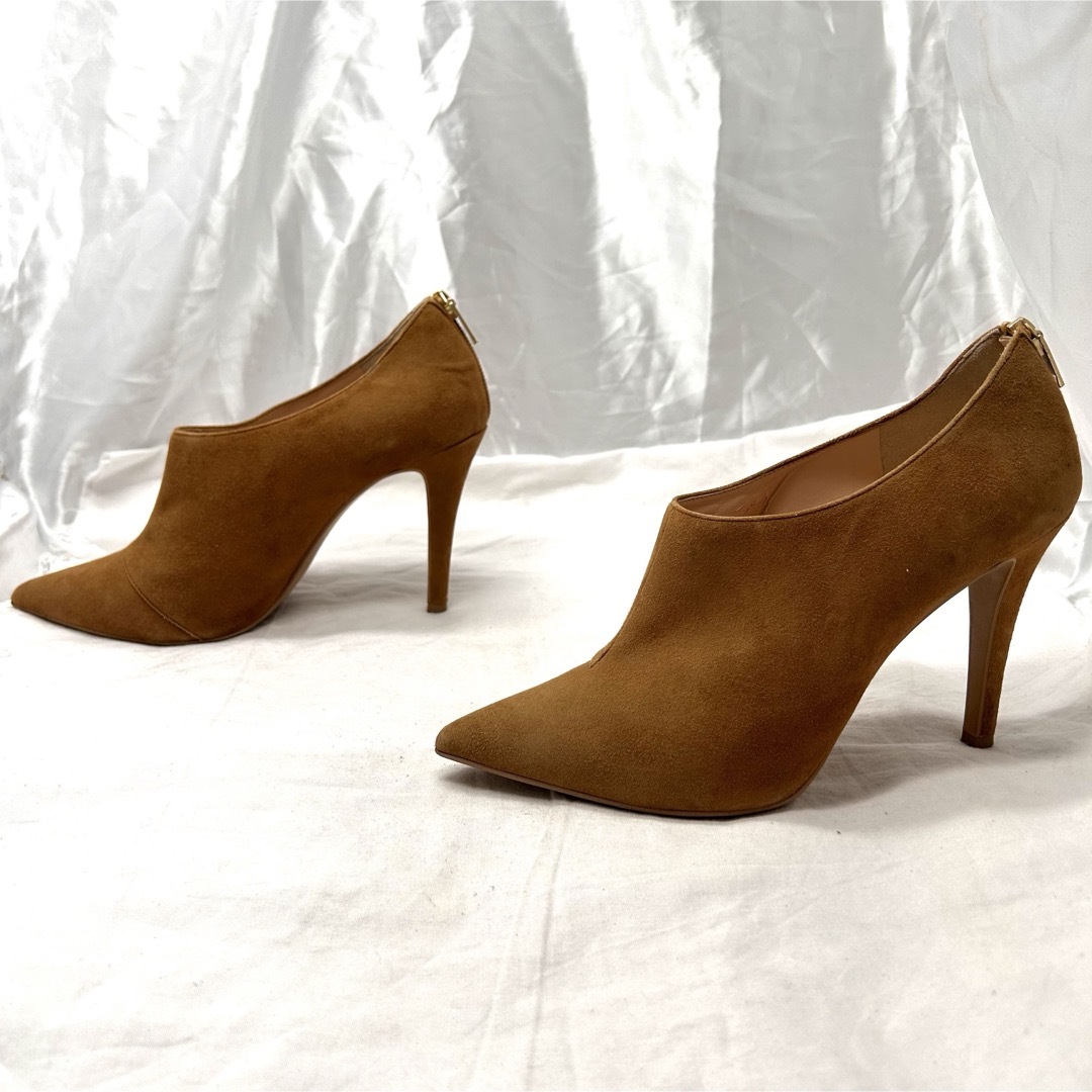 DIANA(ダイアナ)の【人気】ダイアナ　スウェードブーティー　ポインテッドトゥ　ジップ レディースの靴/シューズ(ブーツ)の商品写真