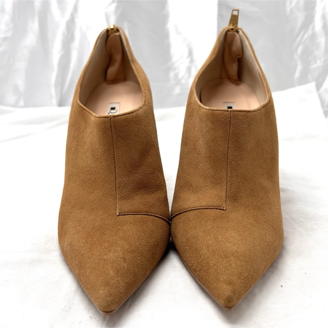 DIANA(ダイアナ)の【人気】ダイアナ　スウェードブーティー　ポインテッドトゥ　ジップ レディースの靴/シューズ(ブーツ)の商品写真