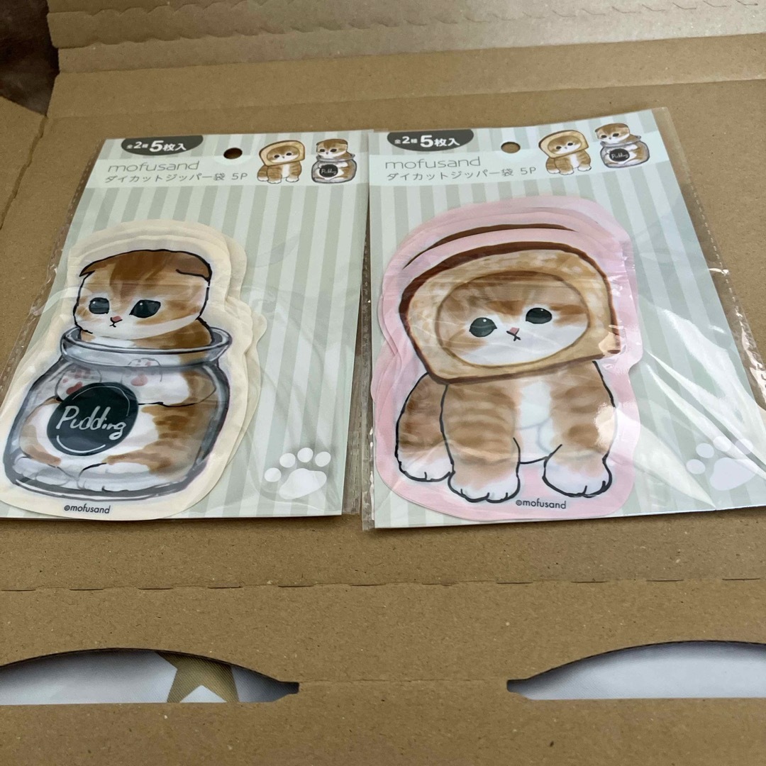 mofusand  ダイカットジッパー袋5P  2種 エンタメ/ホビーのおもちゃ/ぬいぐるみ(キャラクターグッズ)の商品写真