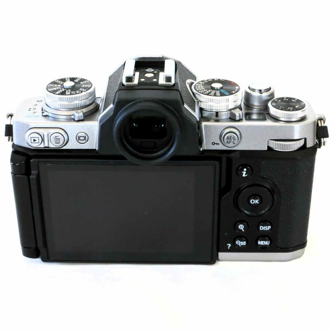 メーカー保証付・極美品　Nikon Z fc　ボディ スマホ/家電/カメラのカメラ(ミラーレス一眼)の商品写真