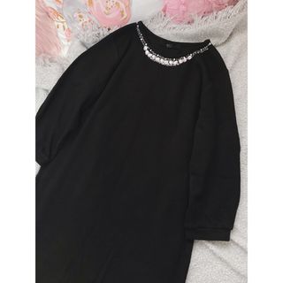 アズールバイマウジー(AZUL by moussy)の綺麗め膝丈ワンピース ブラック黒 ビジュー付き キラキラ 大人女子(ひざ丈ワンピース)