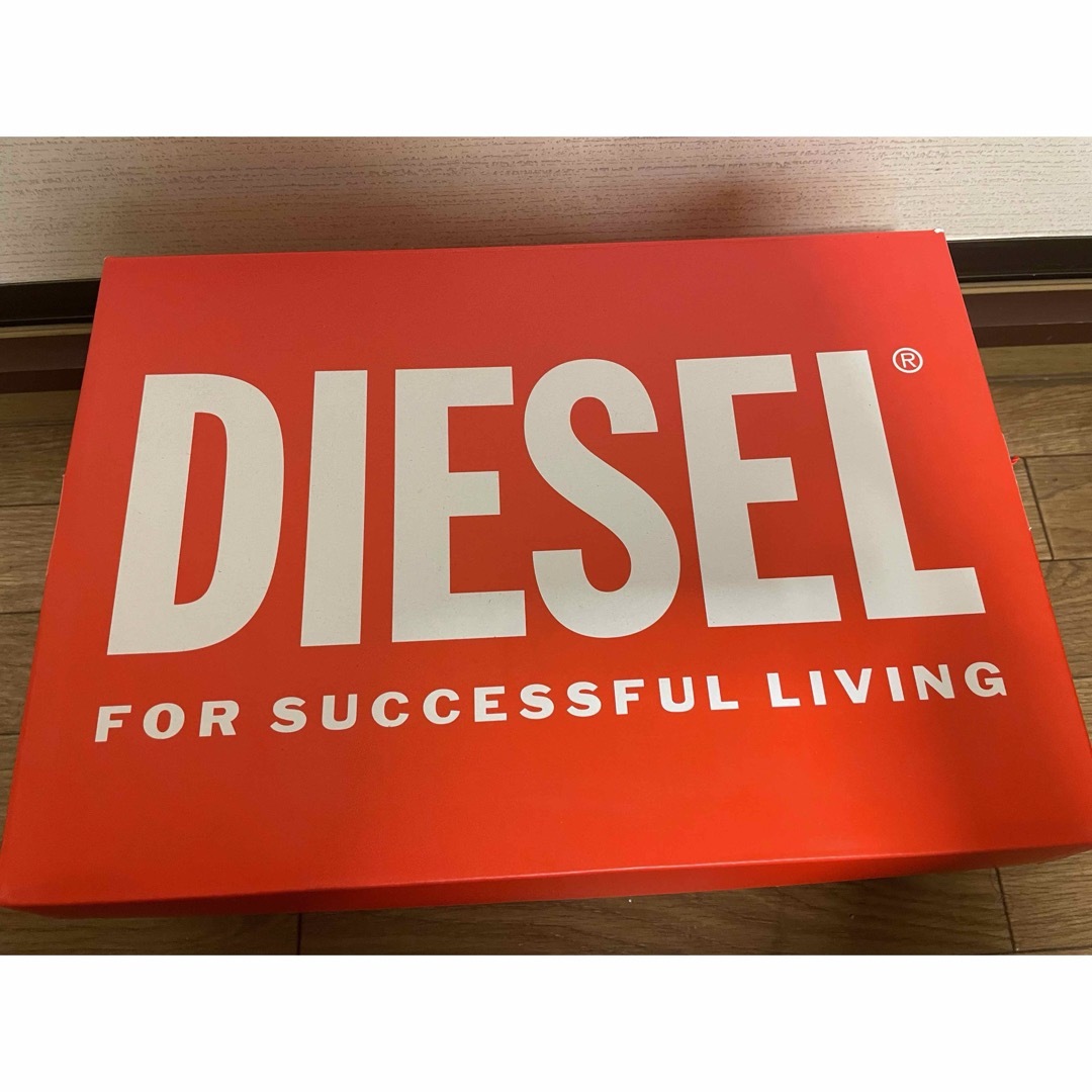 DIESEL(ディーゼル)の★新品未使用★DIESEL ディーゼル  スニーカー Y02879 27.0cm メンズの靴/シューズ(スニーカー)の商品写真