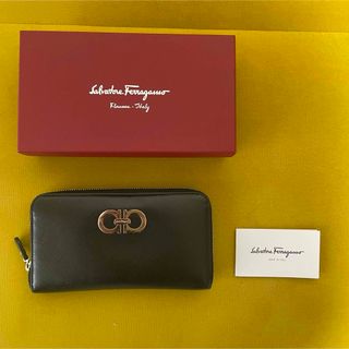 サルヴァトーレフェラガモ(Salvatore Ferragamo)の美品 Ferragamo 長財布(財布)