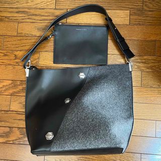 チャールズアンドキース(Charles and Keith)のCHARLS&KEITH フラットポーチ付きショルダーバッグ(ショルダーバッグ)