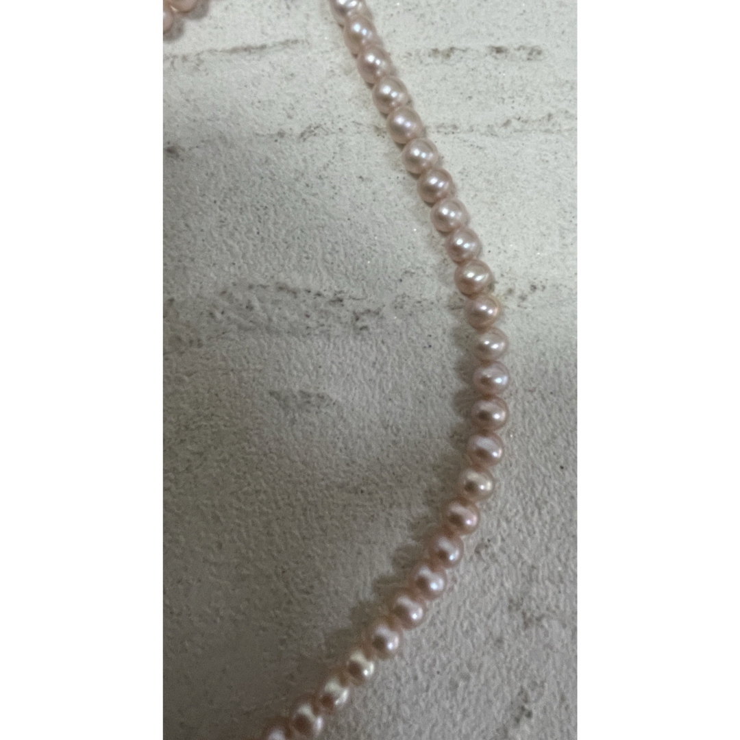 【新品未使用】淡水真珠 パールネックレス silver オレンジピンク 冠婚葬祭 レディースのアクセサリー(ネックレス)の商品写真