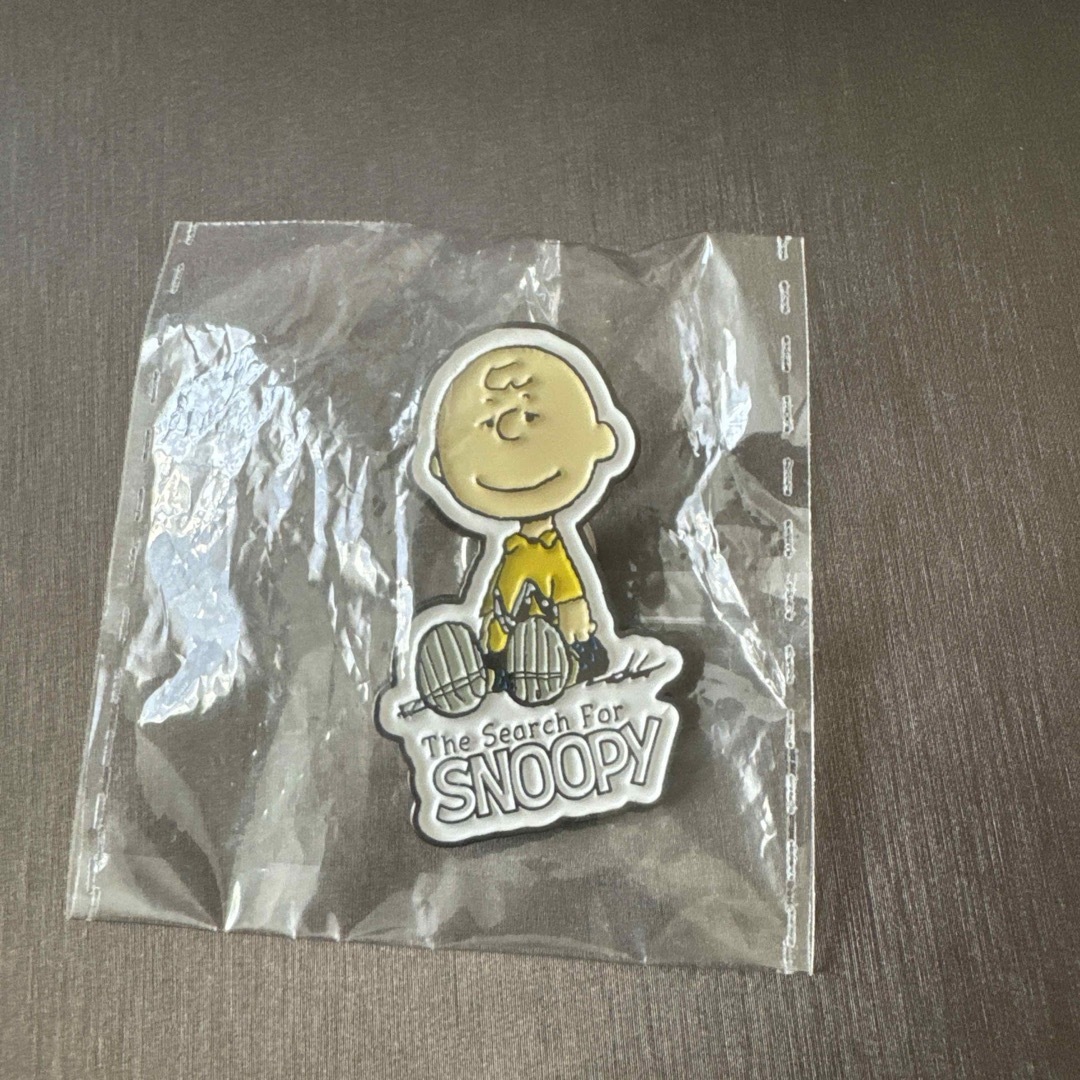 PEANUTS(ピーナッツ)のスヌーピー　ピンバッジ エンタメ/ホビーのアニメグッズ(バッジ/ピンバッジ)の商品写真